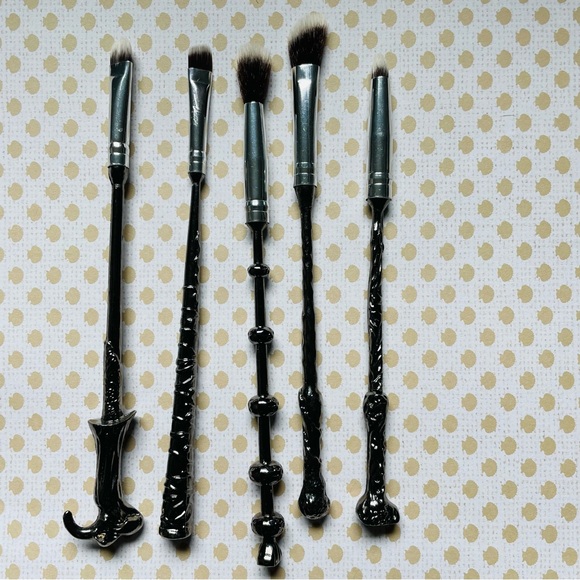 Harry Potter Metal Wizard Wand 5 Pc Makeup Brush Set - Picture 3 of 3